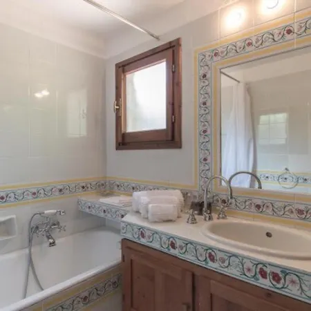 Sleeps 15 Pool Air Con Wifi
